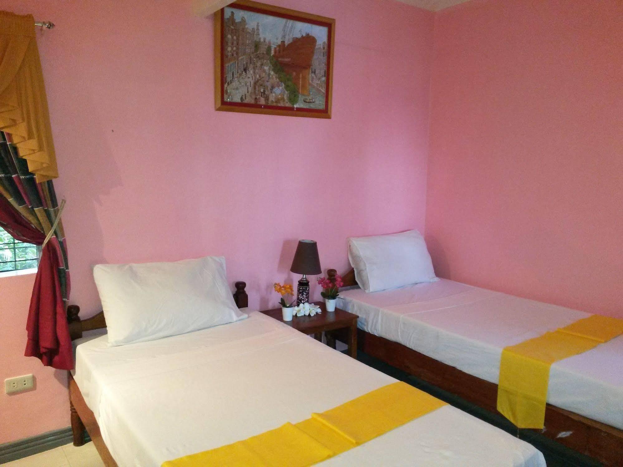 Reddoorz Premium @ Flower Beach Anda Anda  Exterior photo