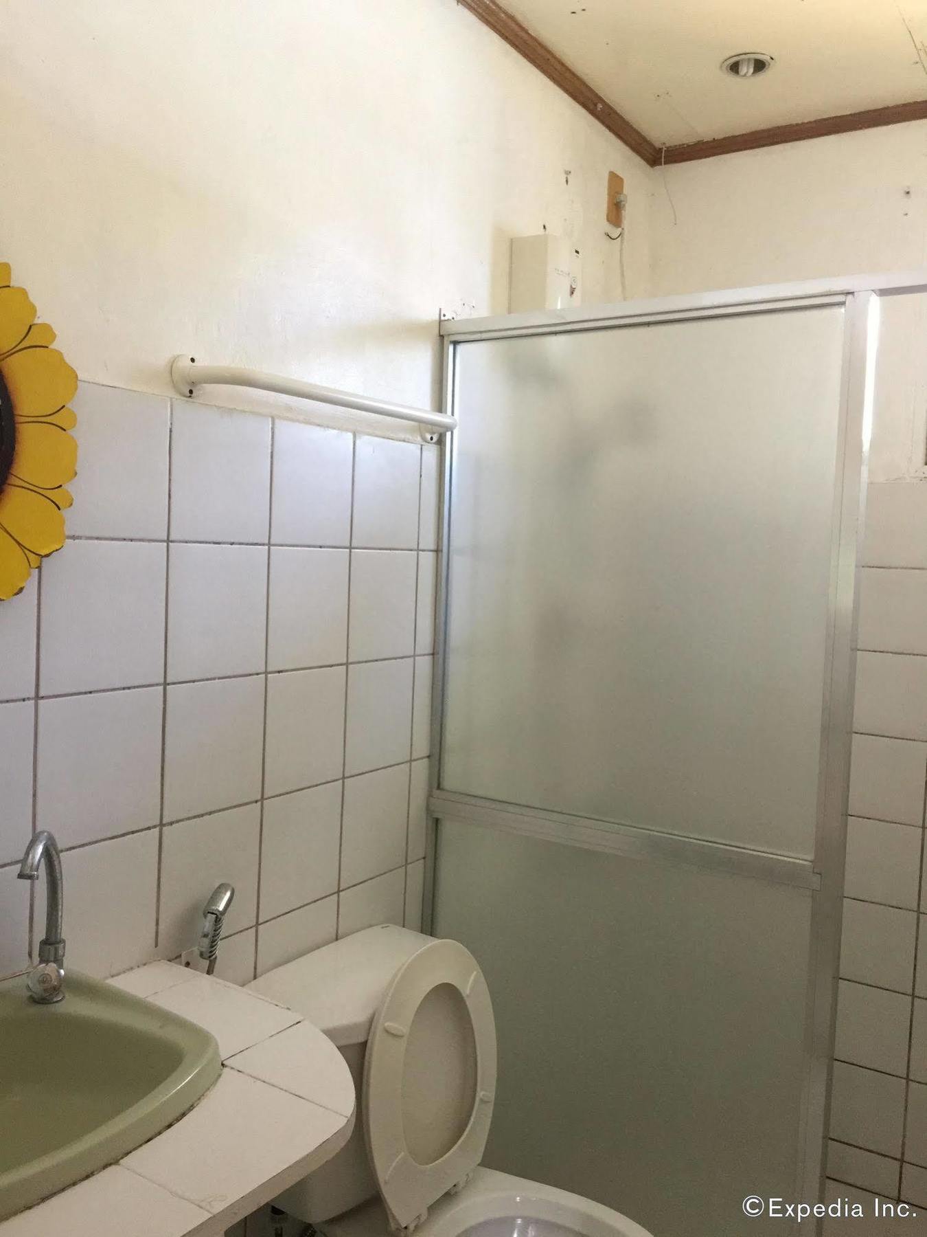 Reddoorz Premium @ Flower Beach Anda Anda  Exterior photo