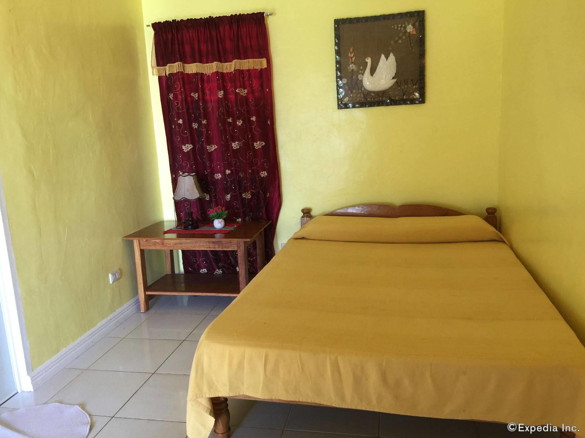 Reddoorz Premium @ Flower Beach Anda Anda  Exterior photo