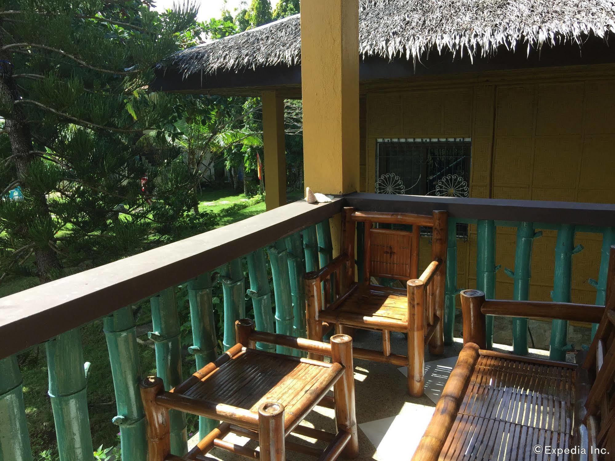 Reddoorz Premium @ Flower Beach Anda Anda  Exterior photo