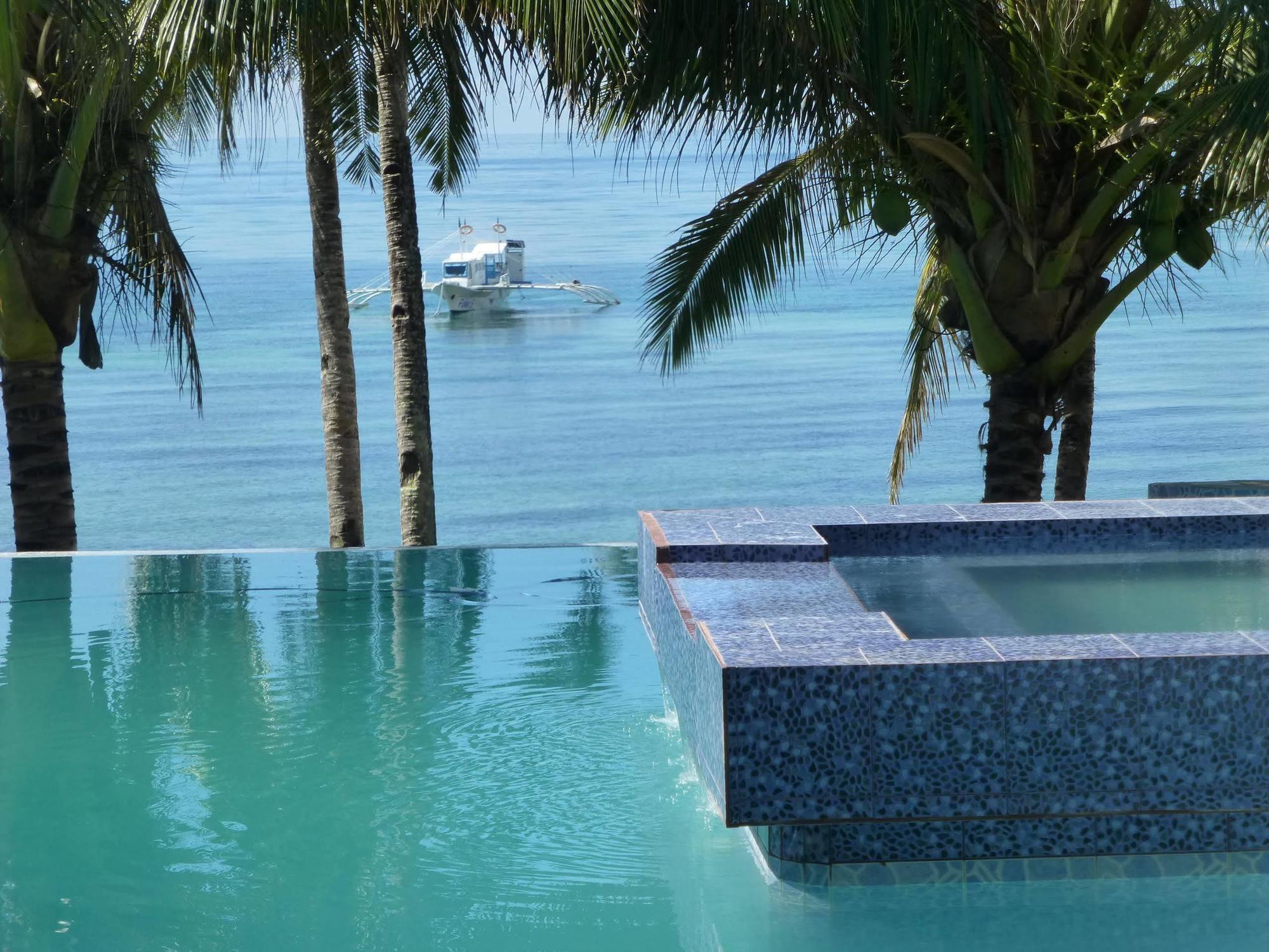 Reddoorz Premium @ Flower Beach Anda Anda  Exterior photo